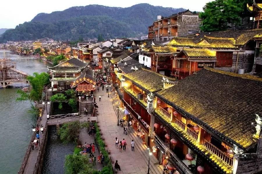 相扑选手大跳跃